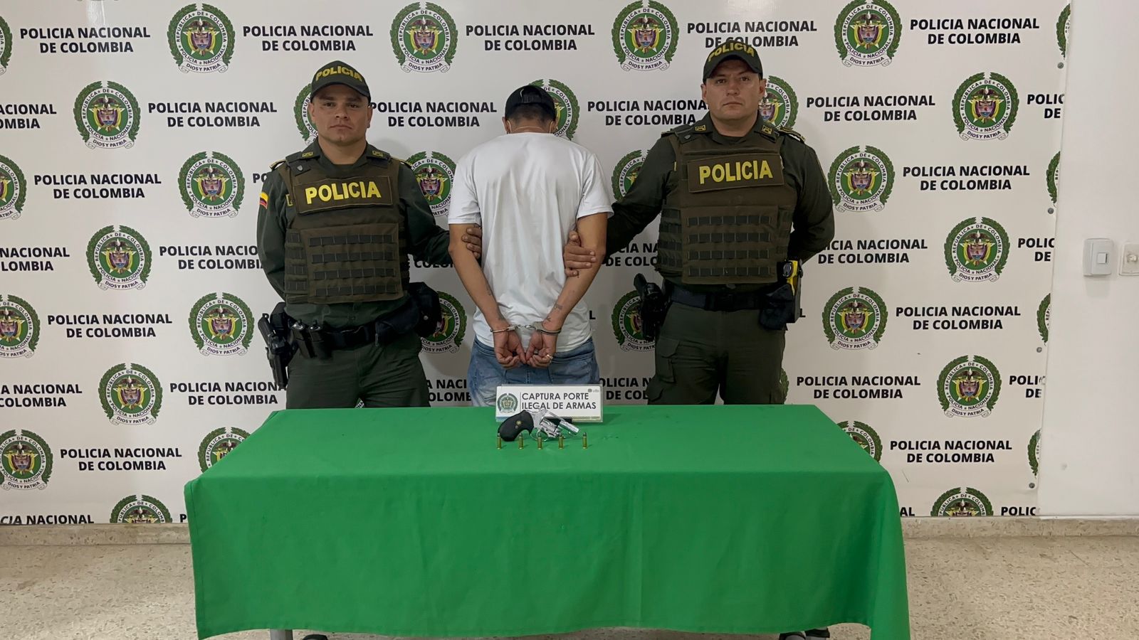 LA POLICÍA CAPTURÓ A UN HOMBRE CONOCIDO COMO "YOLIAN" CON PORTE ILEGAL DE ARMAS DE FUEGO