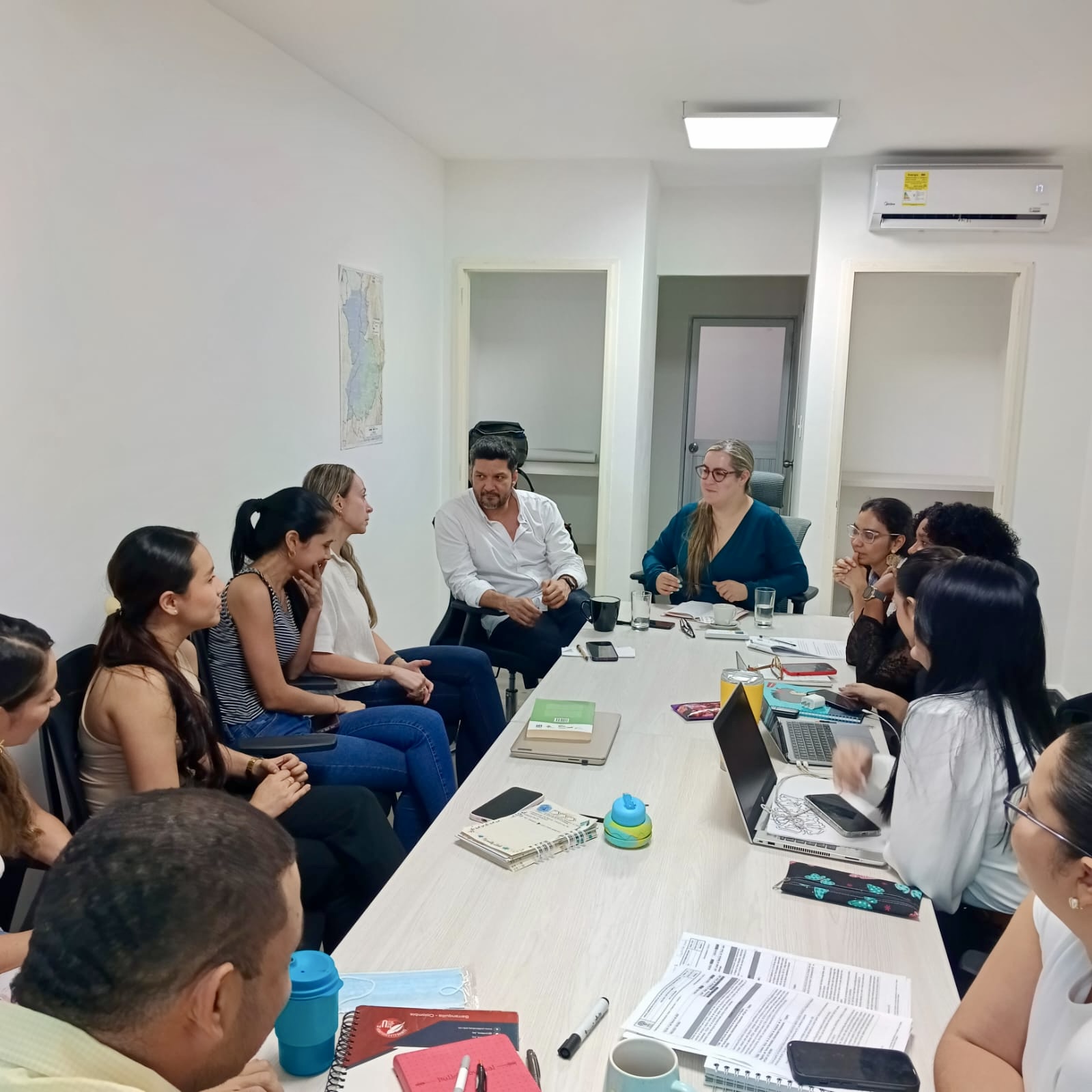 En Magdalena Medio, la Unidad de Restitución de Tierras fortalece casos críticos a través del análisis jurídico