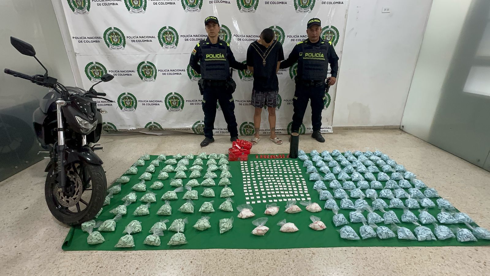 LA POLICÍA EN BUCARAMANGA CAPTURÓ A UN HOMBRE CON GRAN CANTIDAD DE ESTUPEFACIENTES