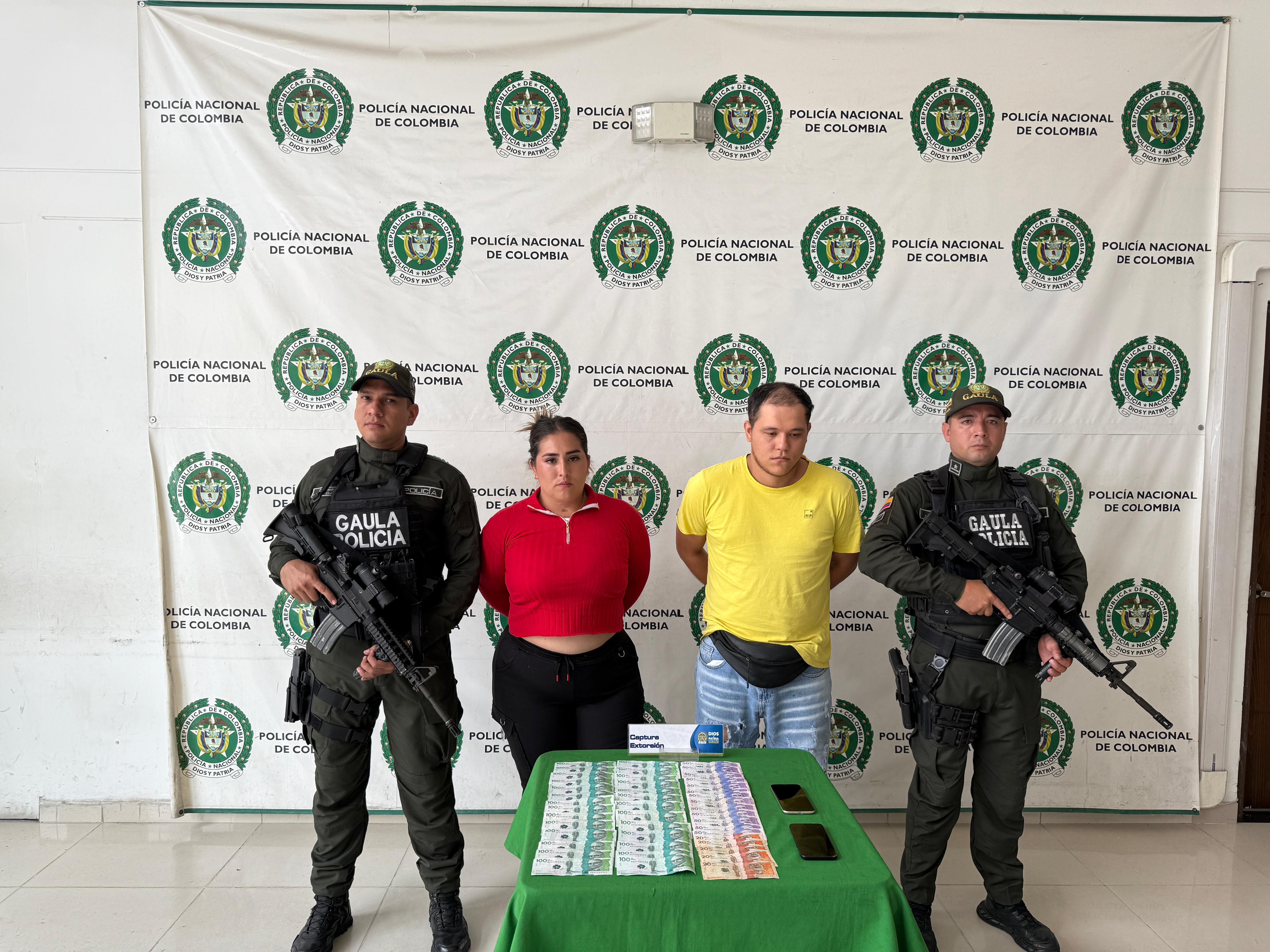 LA POLICÍA EN BUCARAMANGA CAPTURÓ A UNA PAREJA POR EL DELITO DE EXTORSIÓN