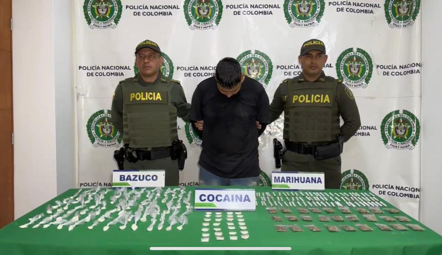 LA POLICÍA EN EL NORTE DE BUCARAMANGA CAPTURÓ A UN HOMBRE CON ESTUPEFACIENTES