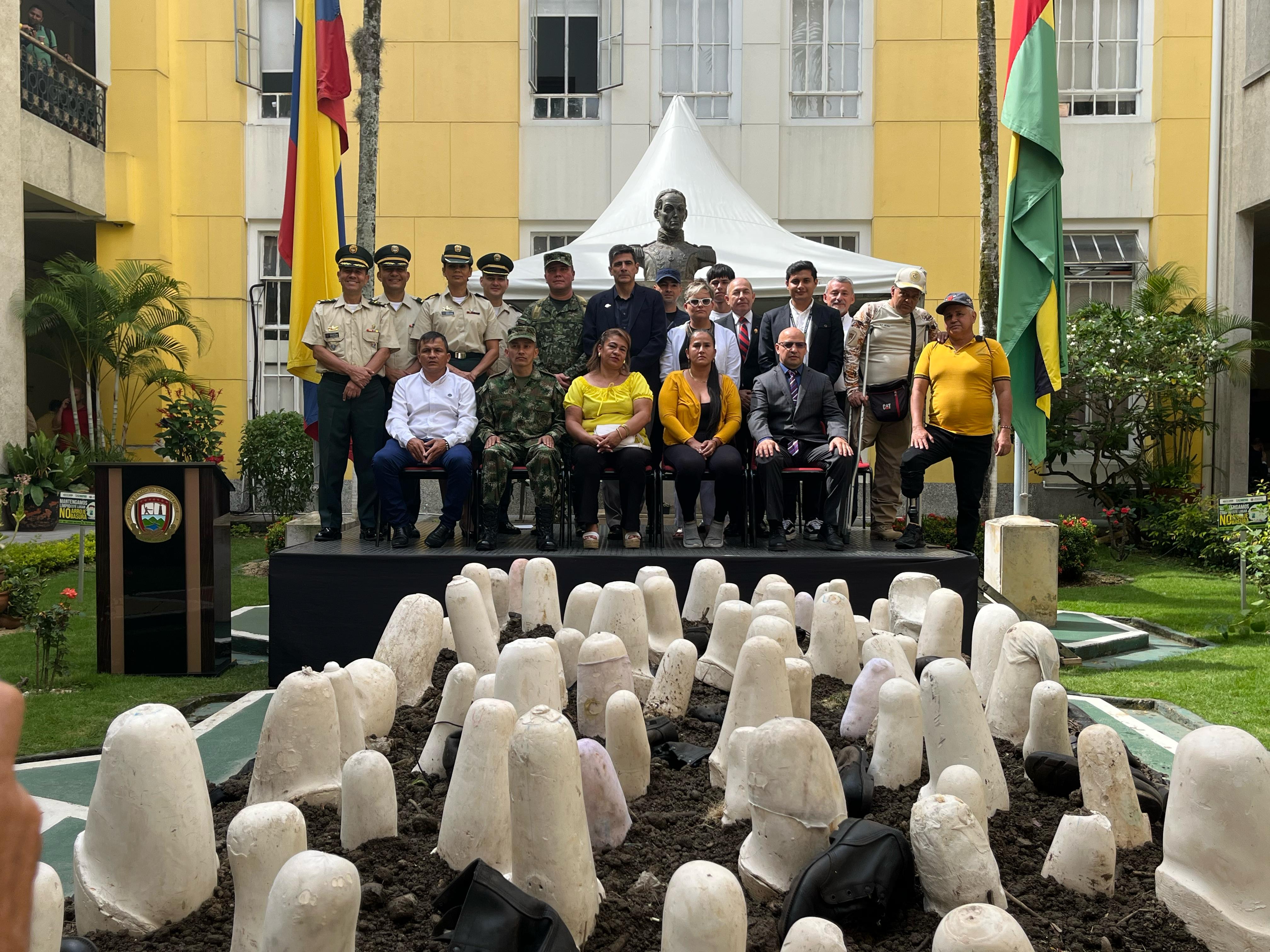 Ejército Nacional y la Gobernación de Santander, rindieron homenaje a las víctimas de minas antipersonal