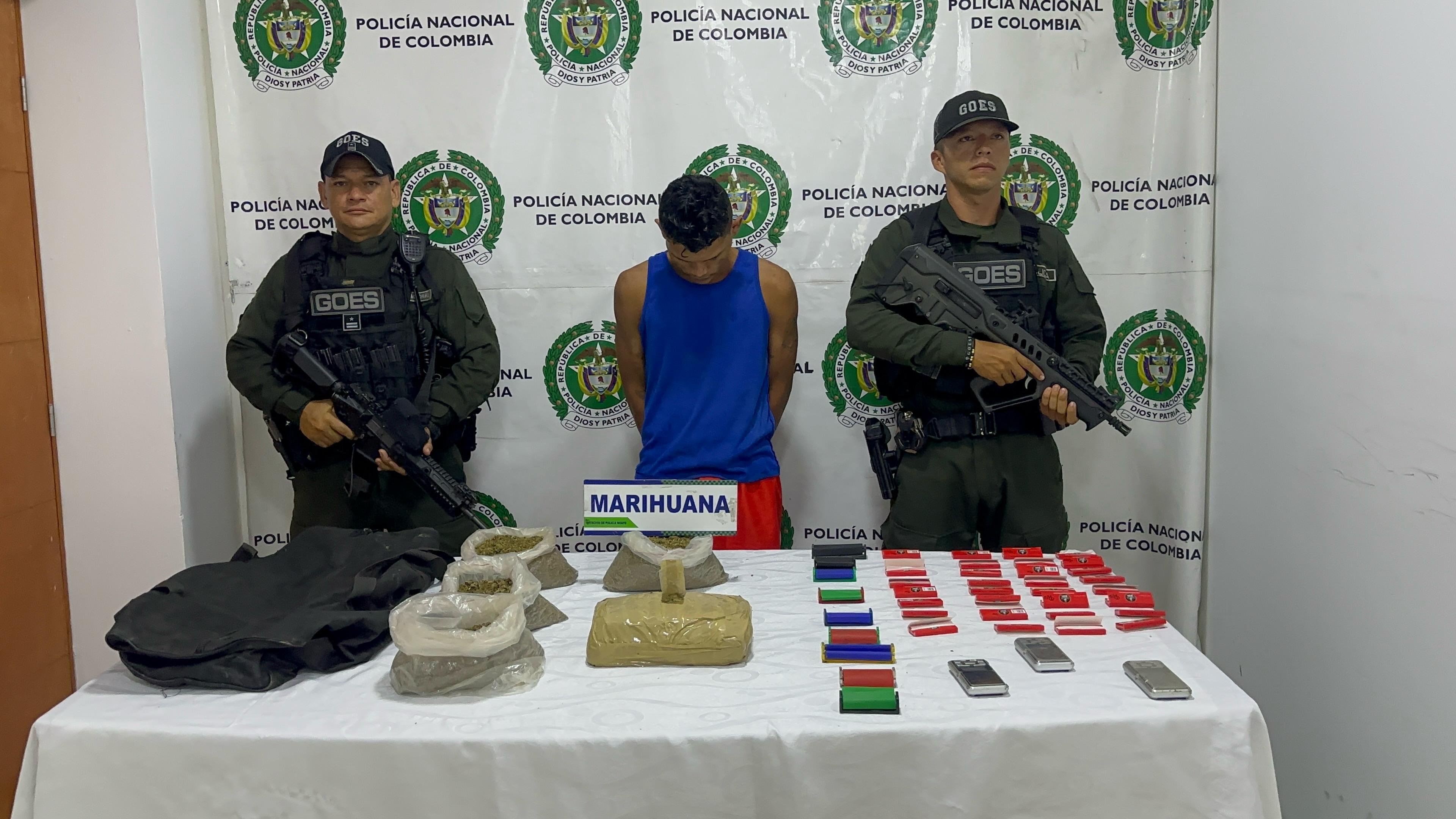 LA POLICÍA NACIONAL EN LA CIUDAD DE BUCARAMANGA CAPTURÓ A UN HOMBRE CONOCIDO COMO "PONCIO" CON ESTUPEFACIENTES.