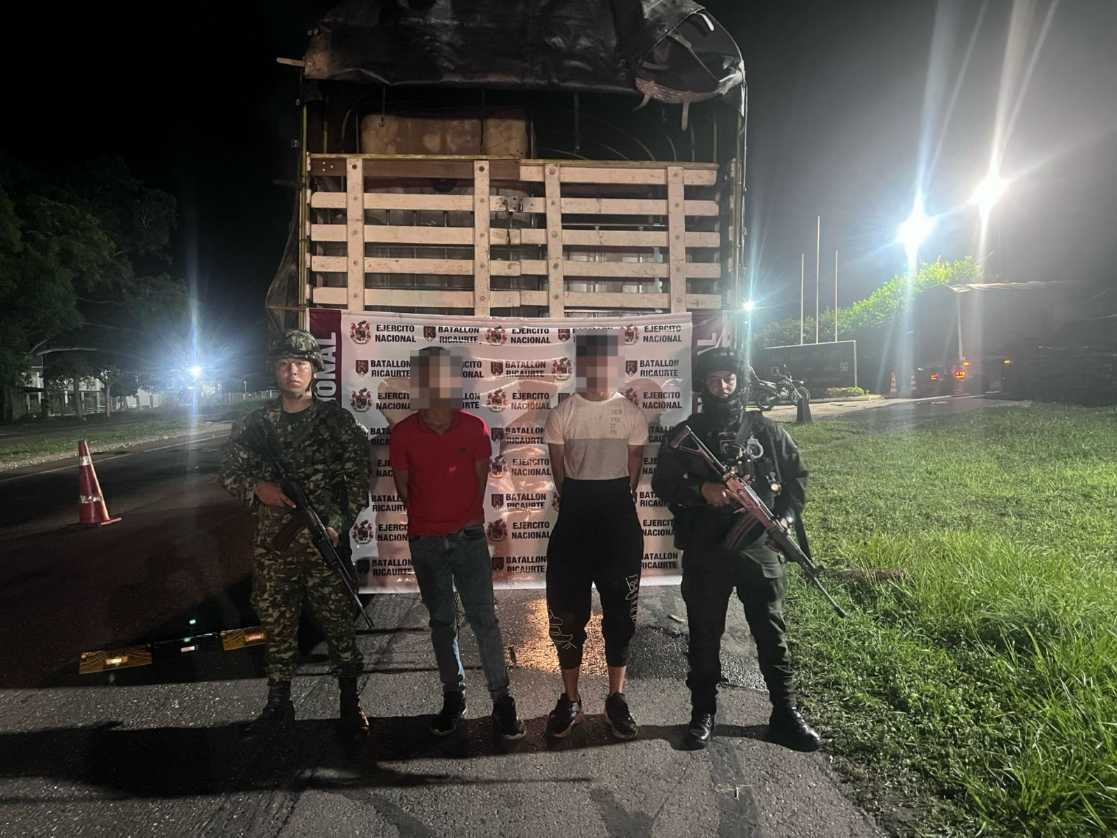 Capturados dos presuntos integrantes del GAO Clan del Golfo que transportaban 5 mil galones de combustible, escondidos en una bolsa de polipropileno