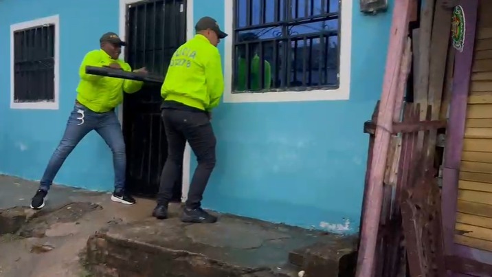 Policía Nacional incauta un arma de fuego tipo Mini Uzi con silenciador en una vivienda en Barrancabermeja.
