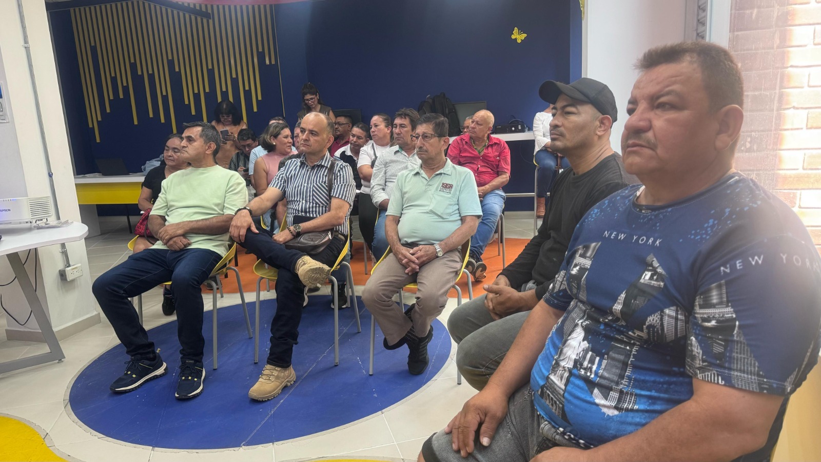 Habitantes de las comunas 10 y 11 conocen los beneficios de legalizar sus viviendas: Un proceso que transforma vidas y comunidades