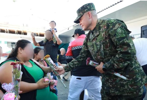 Ejército Nacional y empresarios celebraron el Día de la Madre a mujeres desplazadas del Catatumbo