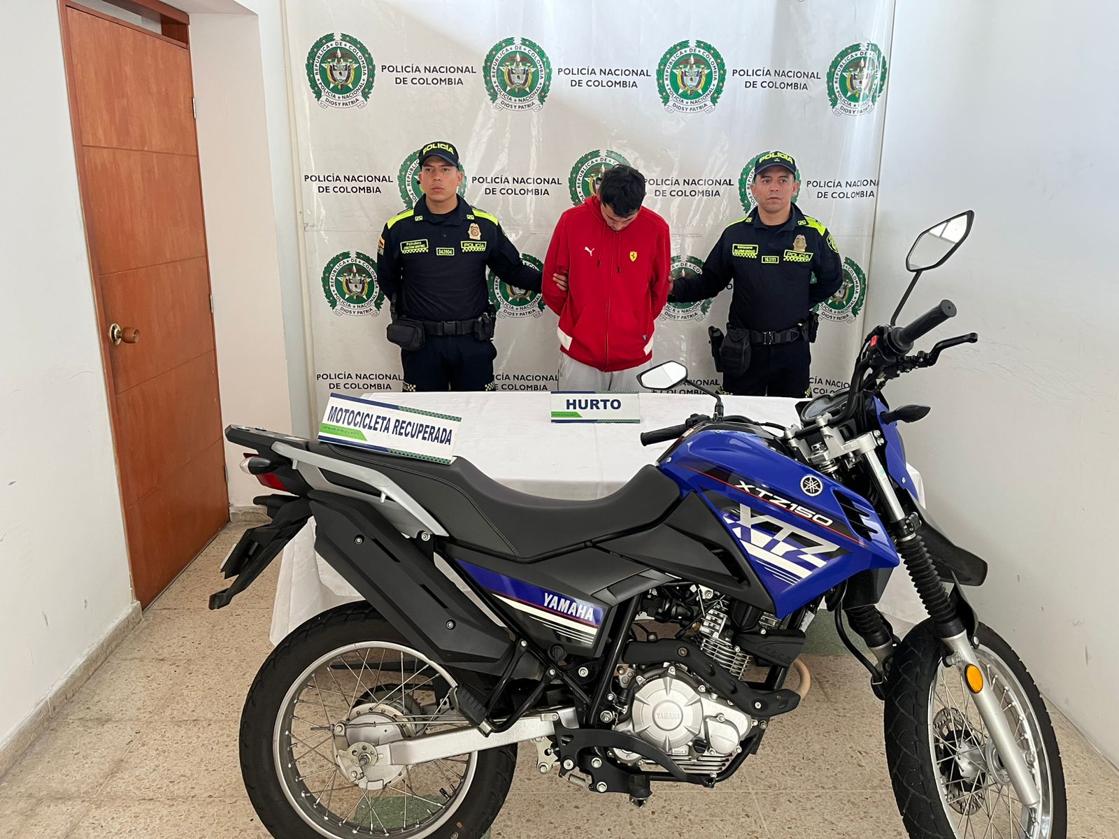 LA POLICÍA METROPOLITANA DE BUCARAMANGA CAPTURÓ A “JUAN” POR HURTO Y SE RECUPERA UNA MOTOCICLETA.