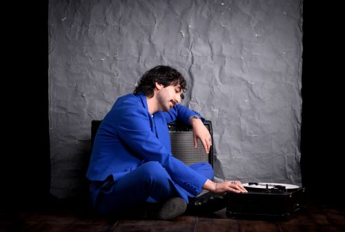Antonio Montenegro toma su vuelo más alto con 'Algo nuevo', un disco que redefine su universo musical