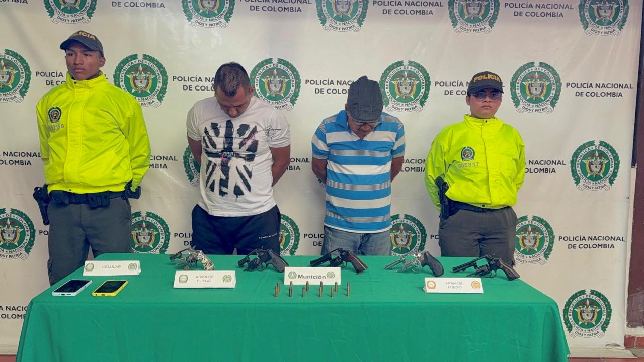 EN PLAN CAZADOR FUERON CAPTURADOS DOS DELINCUENTES DEDICADOS A RED DE ARMAS DE FUEGO EN BUCARAMANGA.