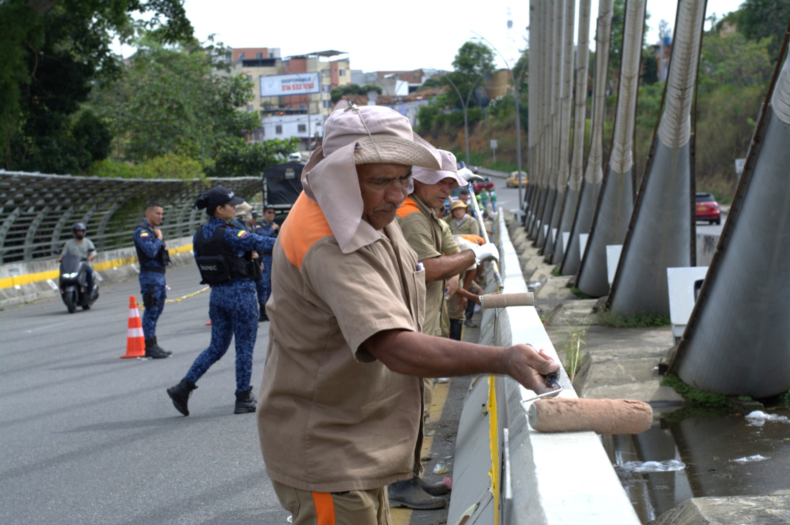 Con brocha en mano por Bucaramanga  Parques más limpios, seguros y coloridos gracias al trabajo comunitario y la estrategia de resocialización