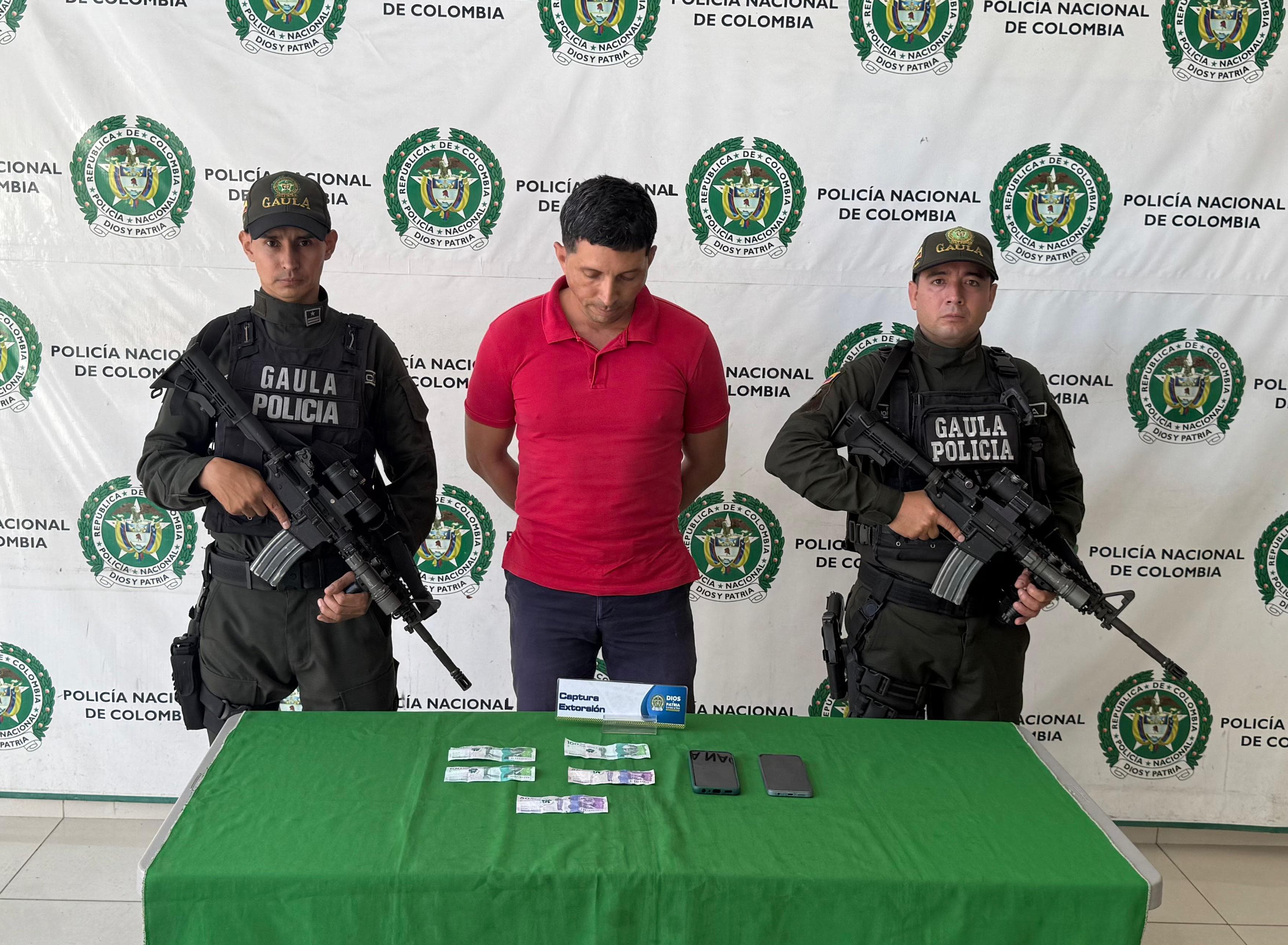 La Policía Nacional, a través del GAULA Santander,  en desarrollo de un operativo de control contra el delito de extorsión, fue capturado en flagrancia el ciudadano José Suárez Castillo, en el municipio de Girón.