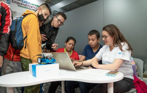 Abren inscripciones a becas de la Escuela de Robótica Inclusiva de Fundación Telefónica Movistar