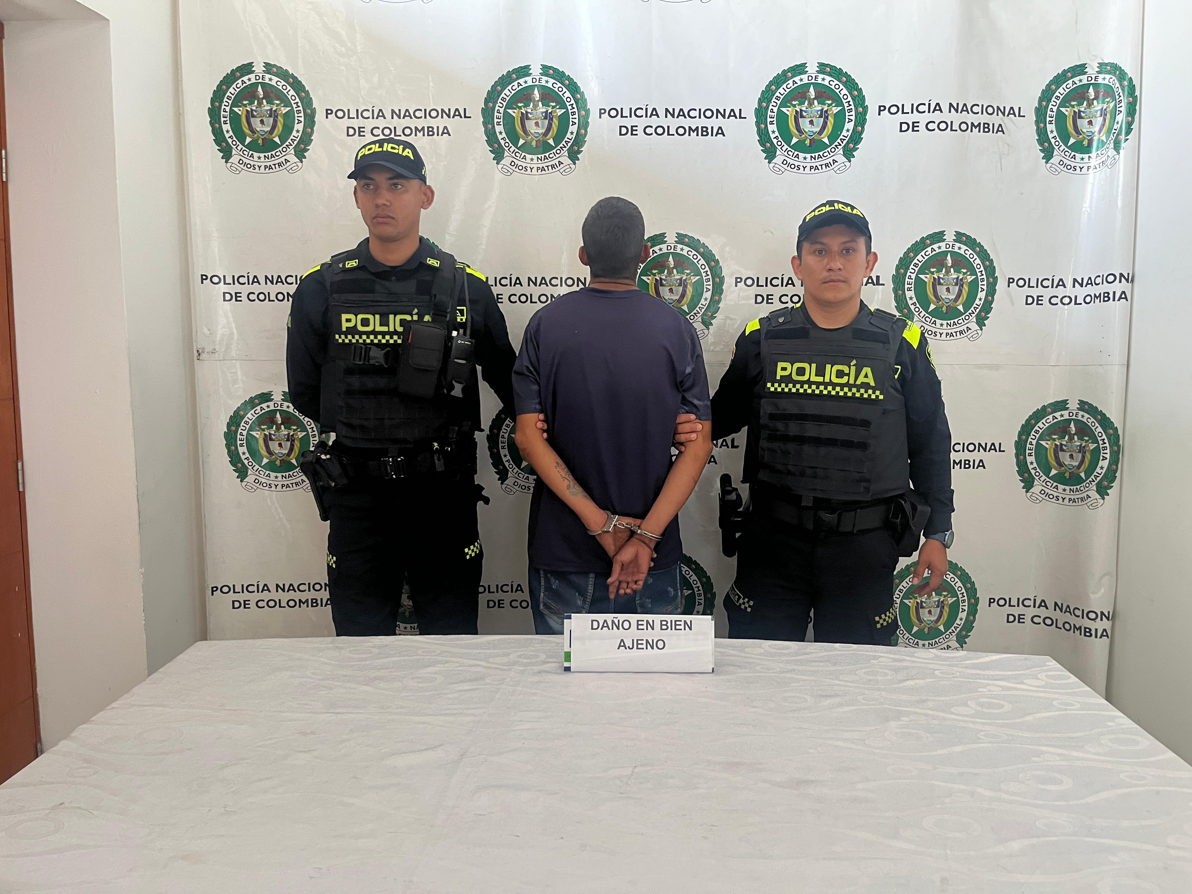 CAPTURADO HOMBRE EN BUCARAMANGA POR PRENDER FUEGO A CINCO MOTOCICLETAS EN EL BARRIO LOS ÁNGELES