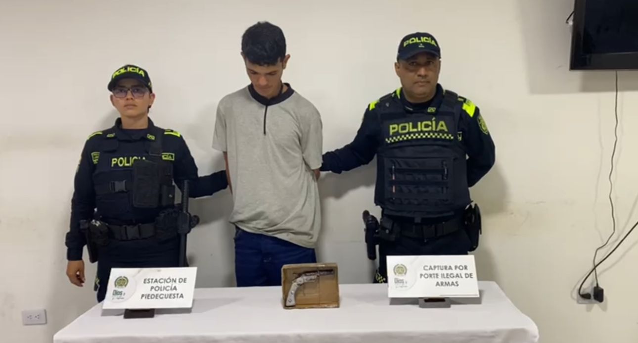 En Piedecuesta fue capturado hombre de nacionalidad extranjera por porte ilegal de arma de fuego en vía Guatiguara.
