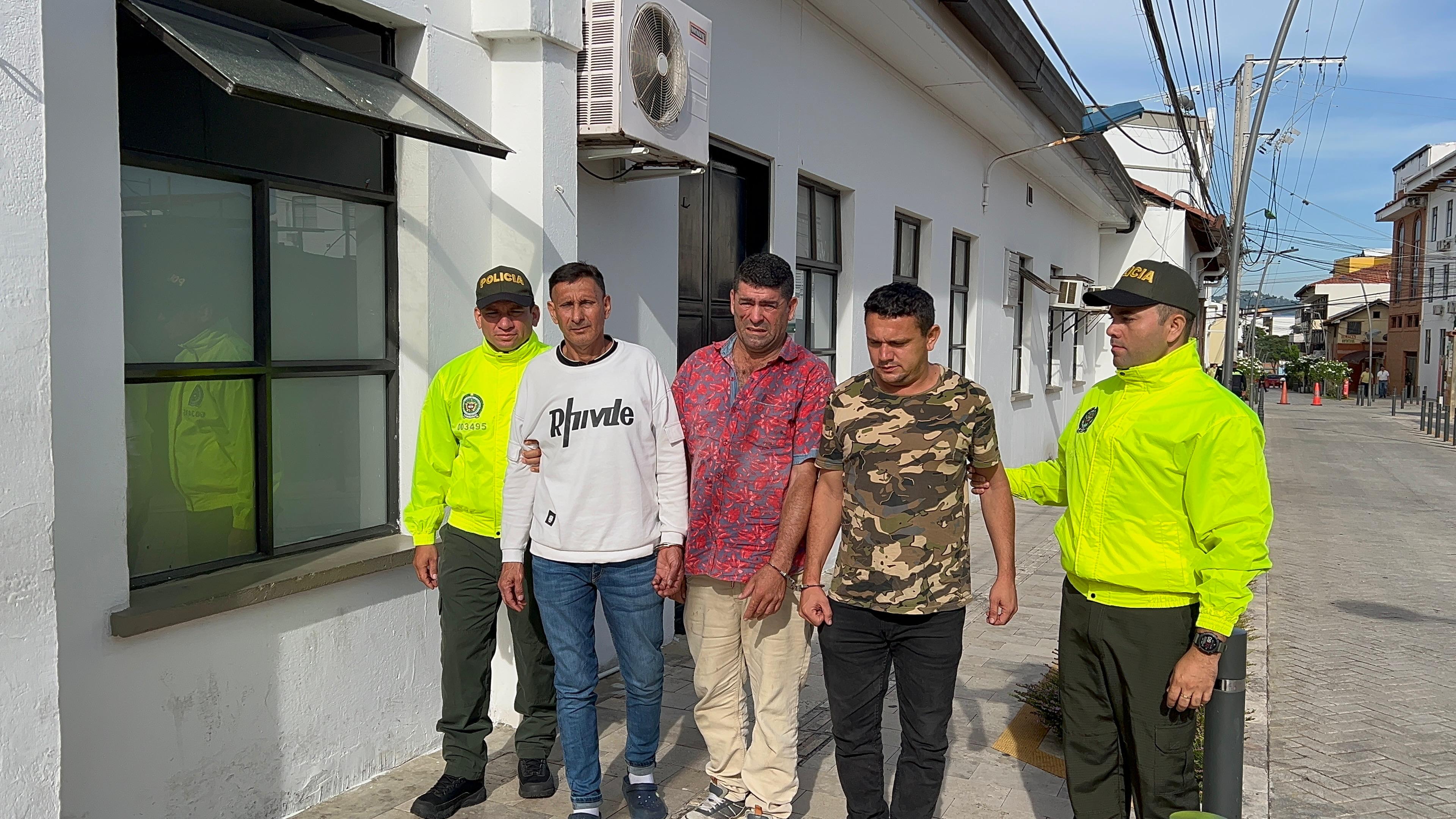 LA POLICÍA NACIONAL EN BUCARAMANGA CAPTURÓ MEDIANTE ORDEN JUDICIAL A TRES HOMBRES CONOCIDOS COMO “MIRRINGA, ALEX Y JORGE”