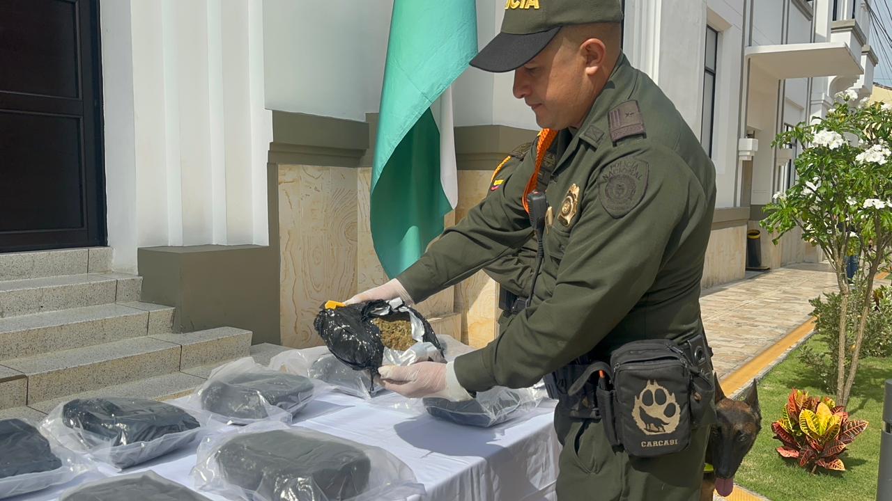 POLICÍA NACIONAL INCAUTÓ 8.000 GRAMOS DE ESTUPEFACIENTES EN UNA NARCO – ENCOMIENDA