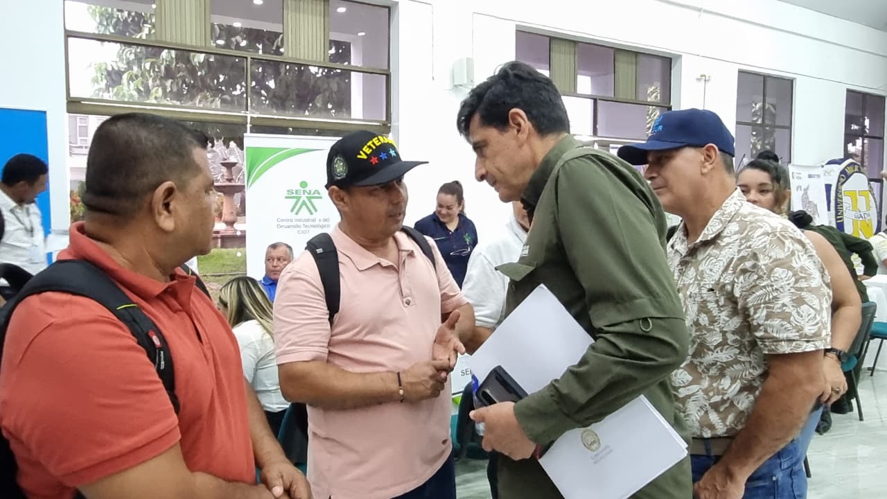 Santander exalta la labor de los veteranos y reservas de la Fuerza Pública