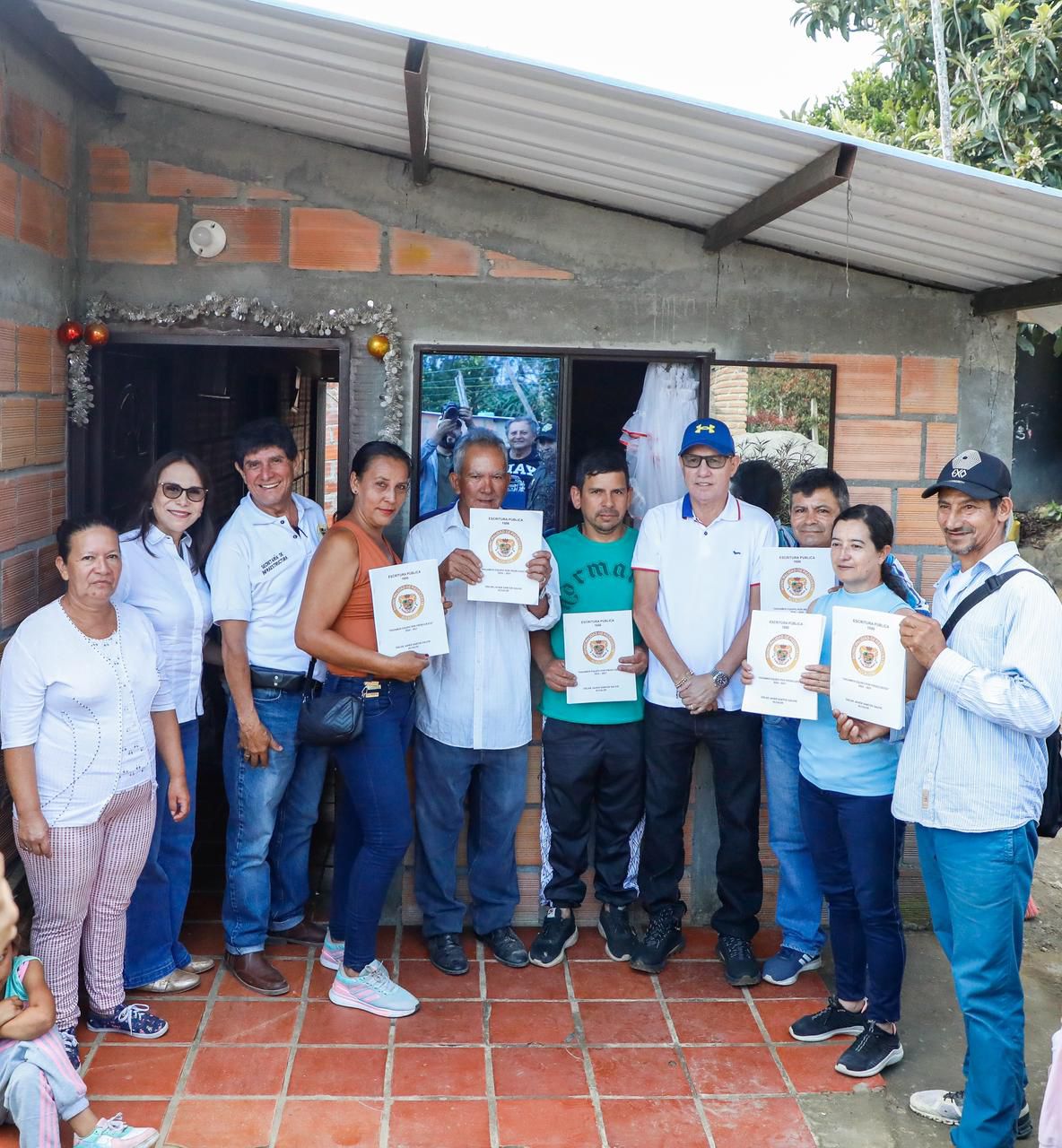 30 familias rurales de Piedecuesta reciben escrituras de su nueva vivienda