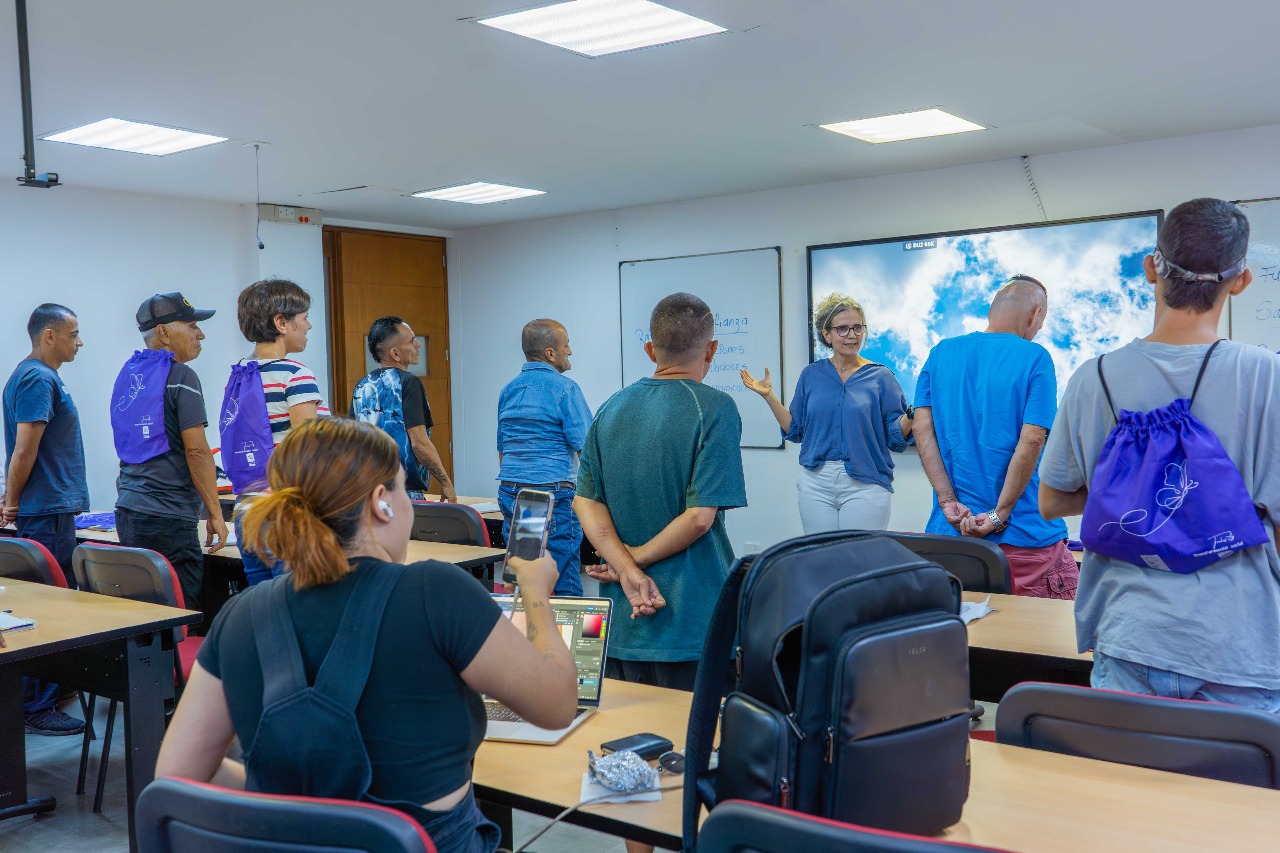 Universidad UNAB ejecuta programa de formación para personas en condición de calle