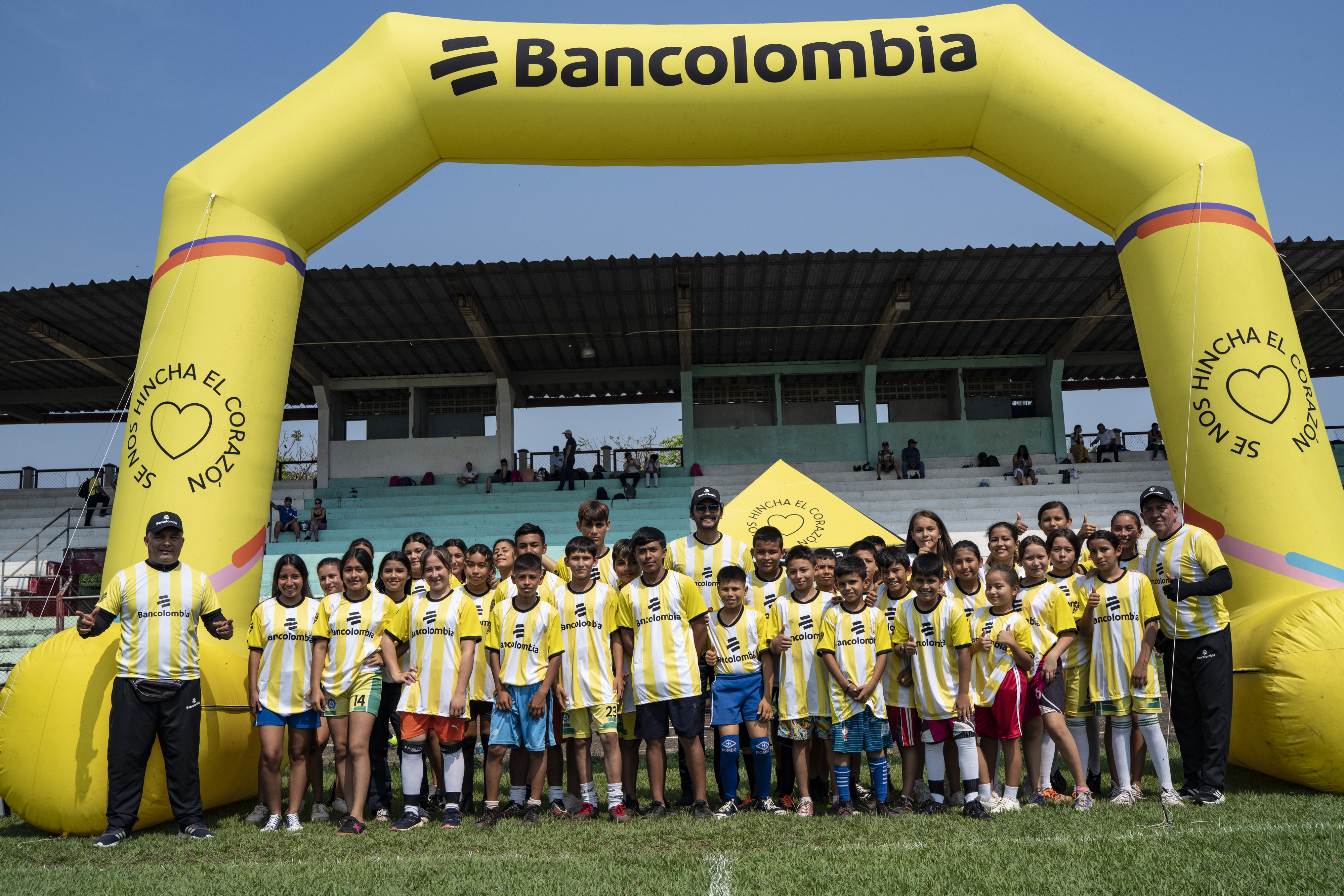 800 niños, niñas y jóvenes vivieron los Campamentos de Fútbol Bancolombia en Santander