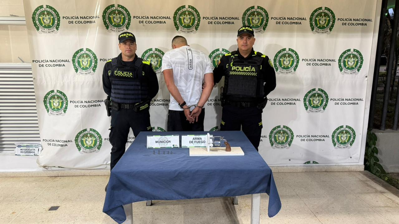 POLICÍA METROPOLITANA DE BUCARAMANGA CAPTURA A HOMBRE POR PORTE ILEGAL DE ARMA DE FUEGO EN EL SUR DE LA CIUDAD