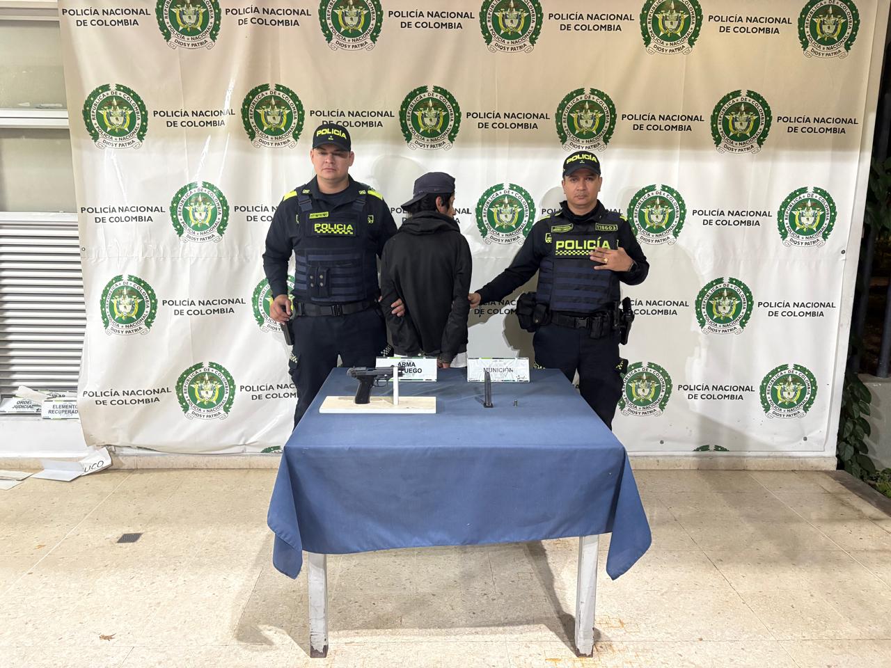 LA POLICÍA NACIONAL CAPTURÓ A UN HOMBRE POR PORTE ILEGAL DE ARMA DE FUEGO EN BUCARAMANGA