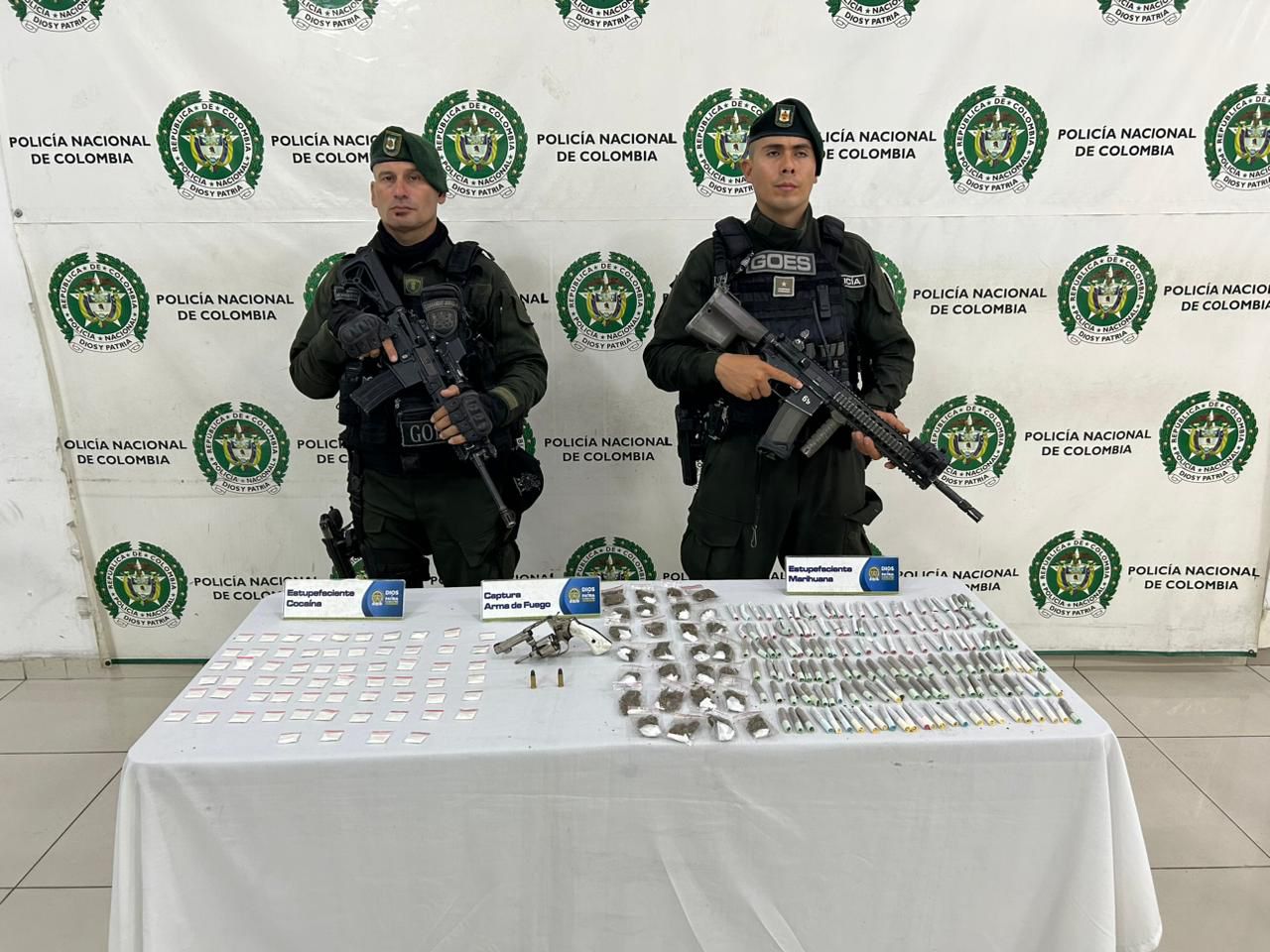 APREHENDIDO ADOLESCENTE CON ARMA DE FUEGO Y ESTUPEFACIENTES EN BUCARAMANGA