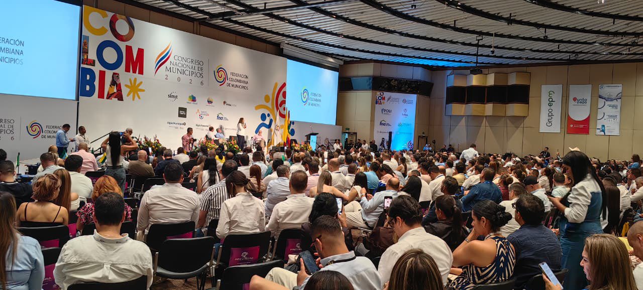 PRECANDIDATOS PRESIDENCIALES PRESENTAN COMPROMISOS A LOS ALCALDES Y GOBERNADORES EN CONGRESO NACIONAL DE MUNICIPIOS