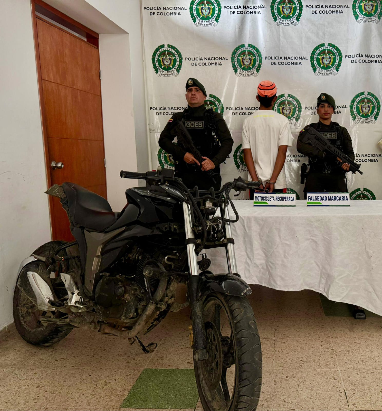 *GOES RECUPERA MOTOCICLETA HURTADA Y CAPTURA A UN HOMBRE EN BAVARIA II*