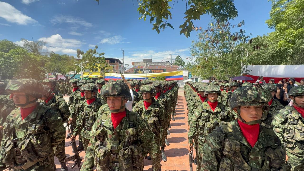 *Por primera vez, 768 jóvenes juraron bandera en plazas públicas de Santander y el sur del Cesar*
