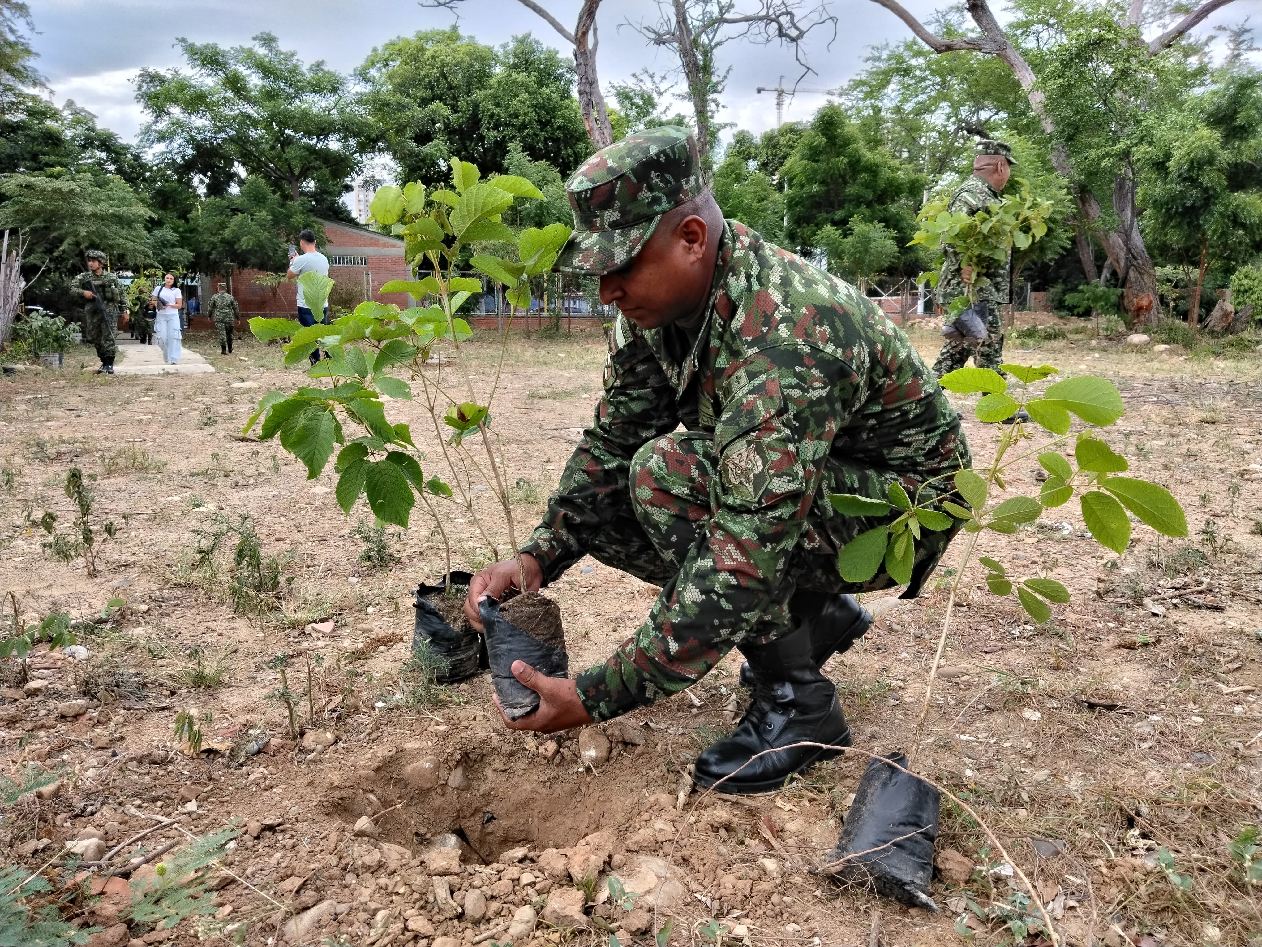 El Batallón de Apoyo de Acción Integral y Desarrollo N.º2, el programa de desarrollo comunitario Fe en Colombia.