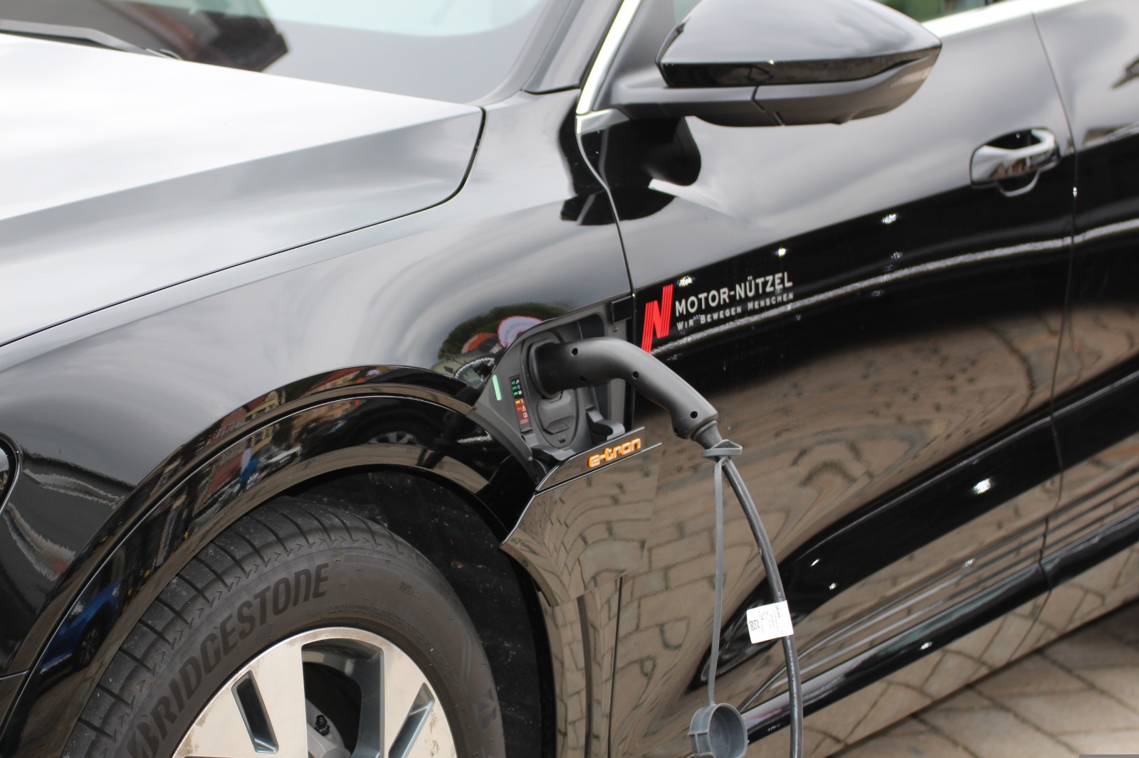 Gobierno de las Oportunidades crea instrumentos para impulsar la movilidad eléctrica y al país como plataforma de producción de carros eléctricos 