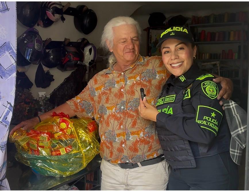 “REGALANDO SONRISAS”: POLICÍA FISCAL Y ADUANERA LLEVÓ ESPERANZA Y BIENESTAR A FAMILIAS VULNERABLES DE FLORIDABLANCA