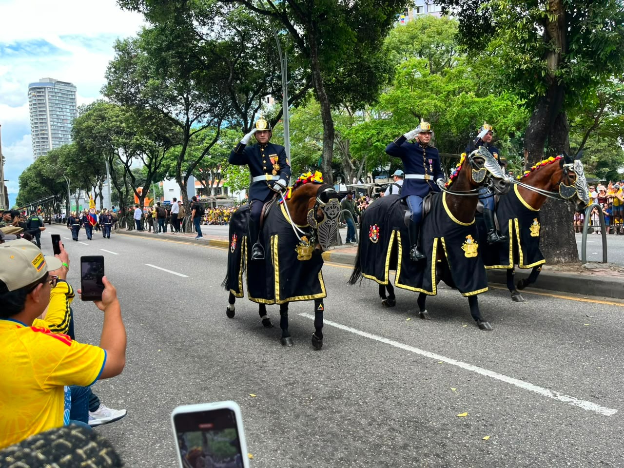 En Santander, sur del Cesar y Yondó, Antioquia, miles de ciudadanos acompañaron al Ejército Nacional en la conmemoración de los 216 años del Grito de Independencia