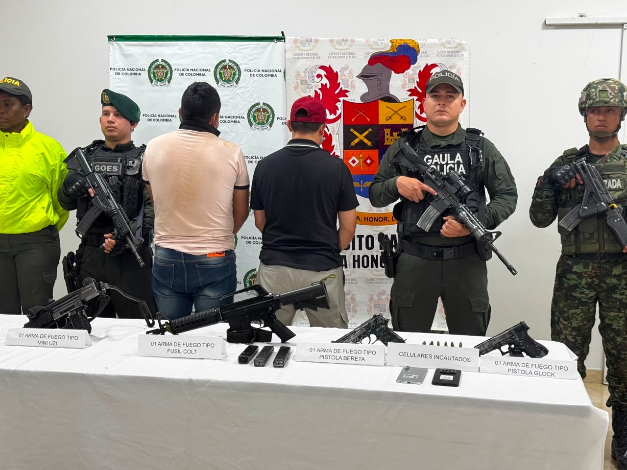 Capturados dos presuntos extorsionistas del grupo armado Autodefensas Conquistadoras de la Sierra en Santander