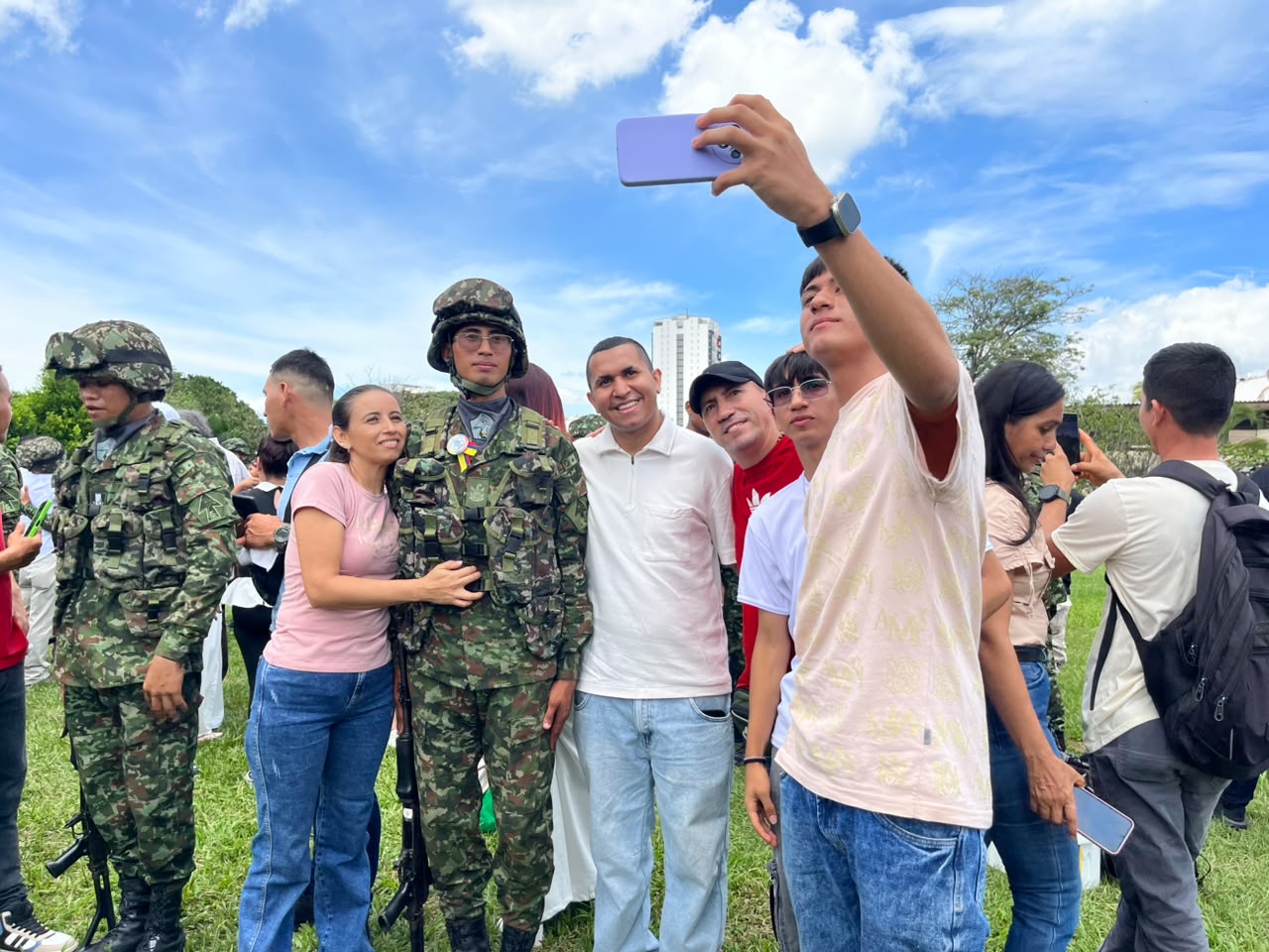 465 soldados de la Quinta Brigada juraron defender el tricolor nacional en Santander y Cesar