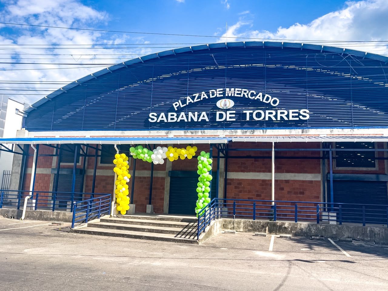 384 productores y comerciantes de la plaza de mercado de Sabana de Torres se fortalecen con nueva dotación