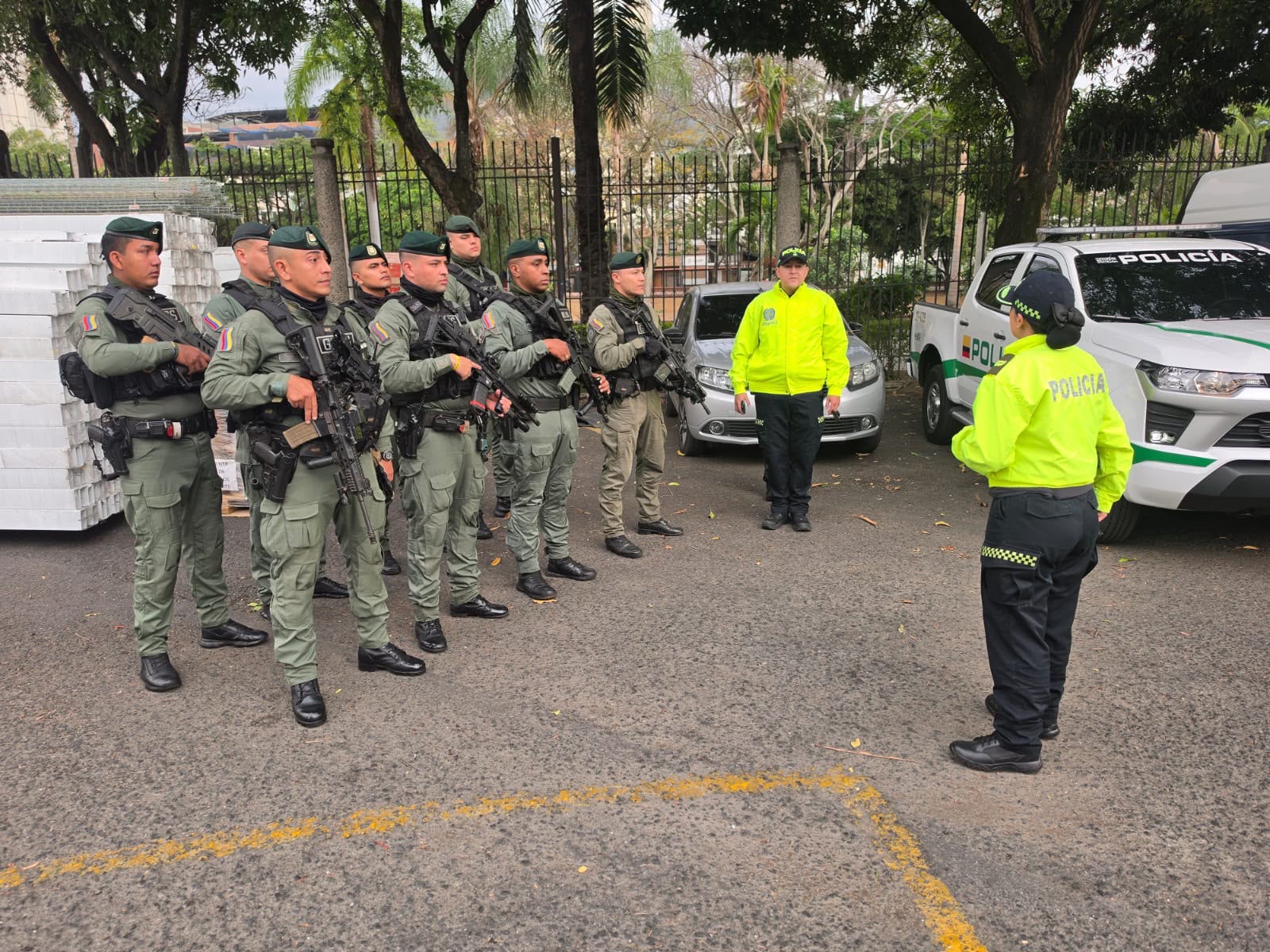OPERATIVO CONTRA EL TRÁFICO ILEGAL DE  ARMAS EN YUMBO: INCAUTAN PARTE DE  FUSIL PROVENIENTE DEL EXTERIOR