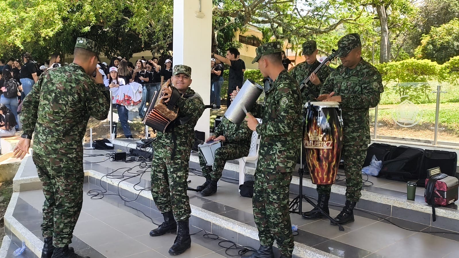 *500 menores con condiciones diversas recibieron una bonita sorpresa por parte del Ejército Nacional, en Bucaramanga*