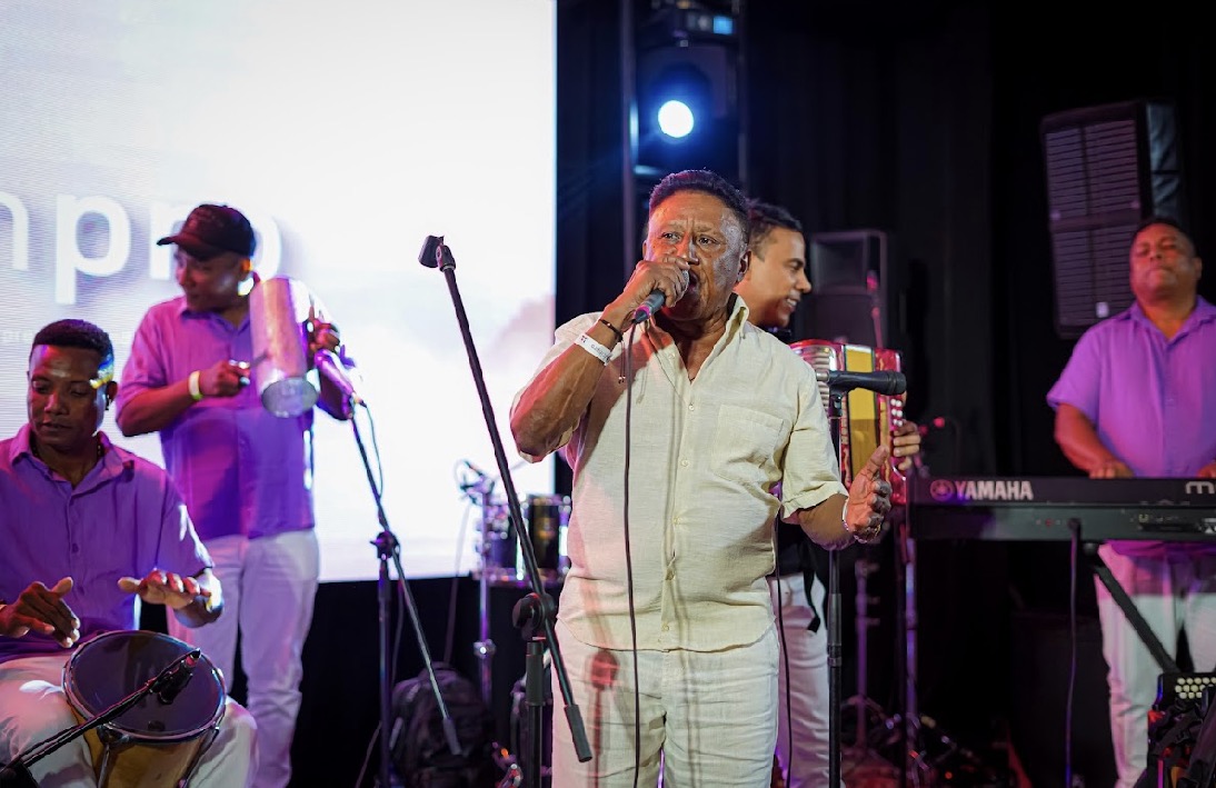 SILVIO BRITO FUE EXALTADO EN LA FIESTA DE AFILIADOS Y SOCIOS DE ACINPRO POR SUS 50 AÑOS DE TRAYECTORIA