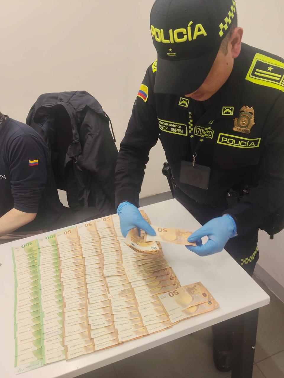 Cuatro procedimientos permitieron la retención de divisas no declaradas en el Aeropuerto Internacional El Dorado