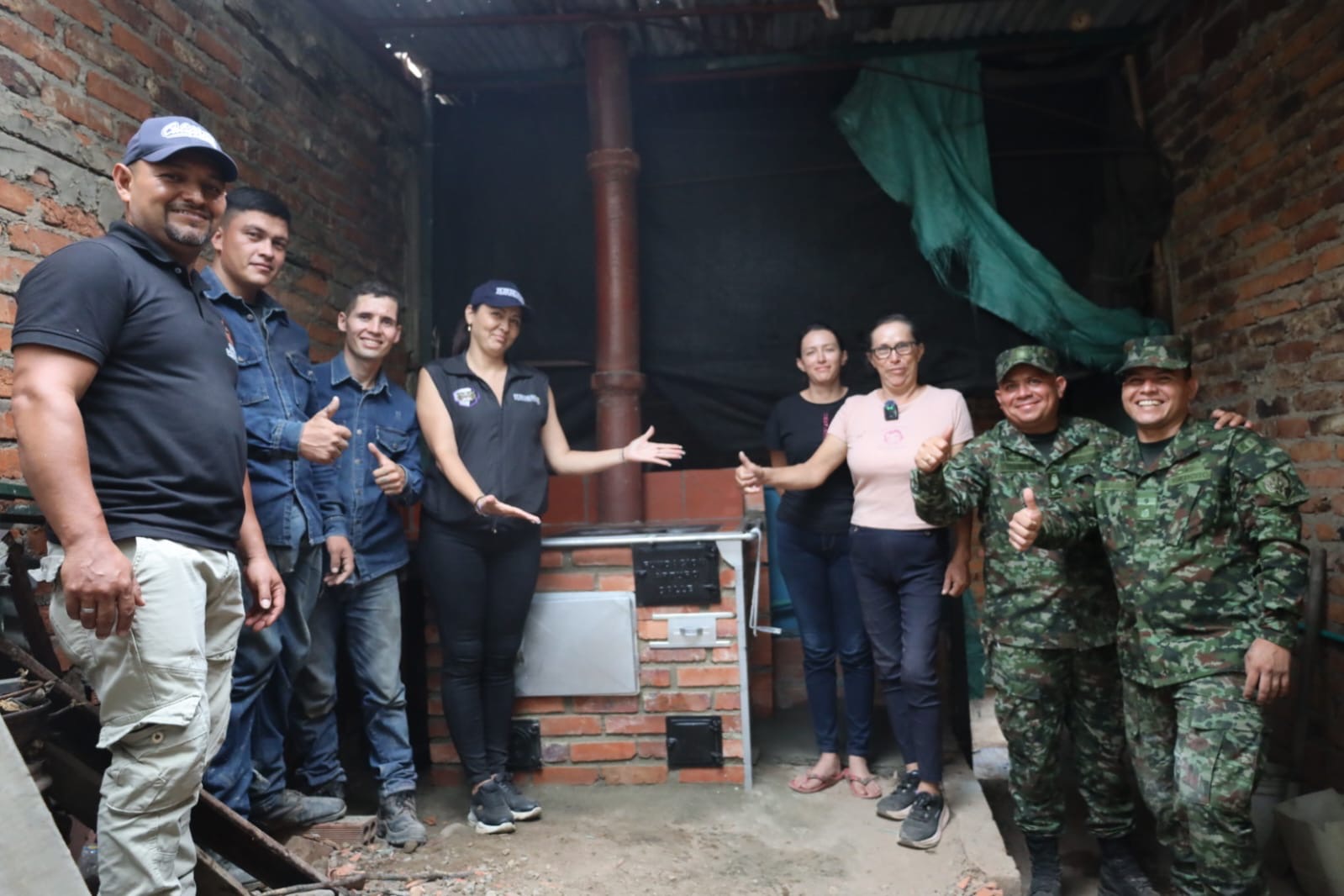 Alianza entre el Ejército Nacional y la Fundación Arturo Calle beneficia a familias rurales de Norte de Santander con estufas ecoeficientes.