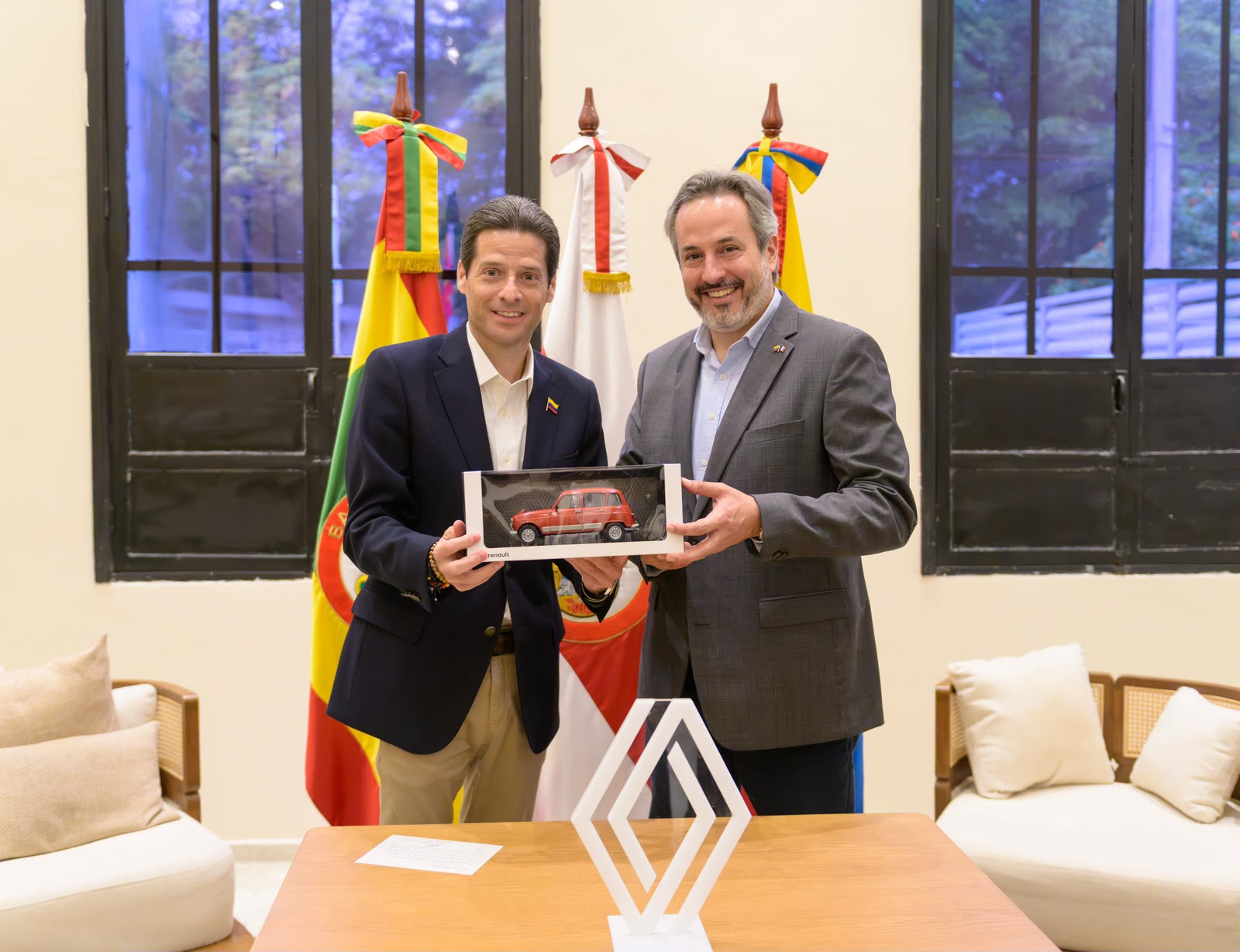 Gobierno De La Espriella y Renault-Sofasa avanzan en inversión estratégica de hasta US$150 millones para fabricar un nuevo vehículo en Colombia y ampliar exportaciones