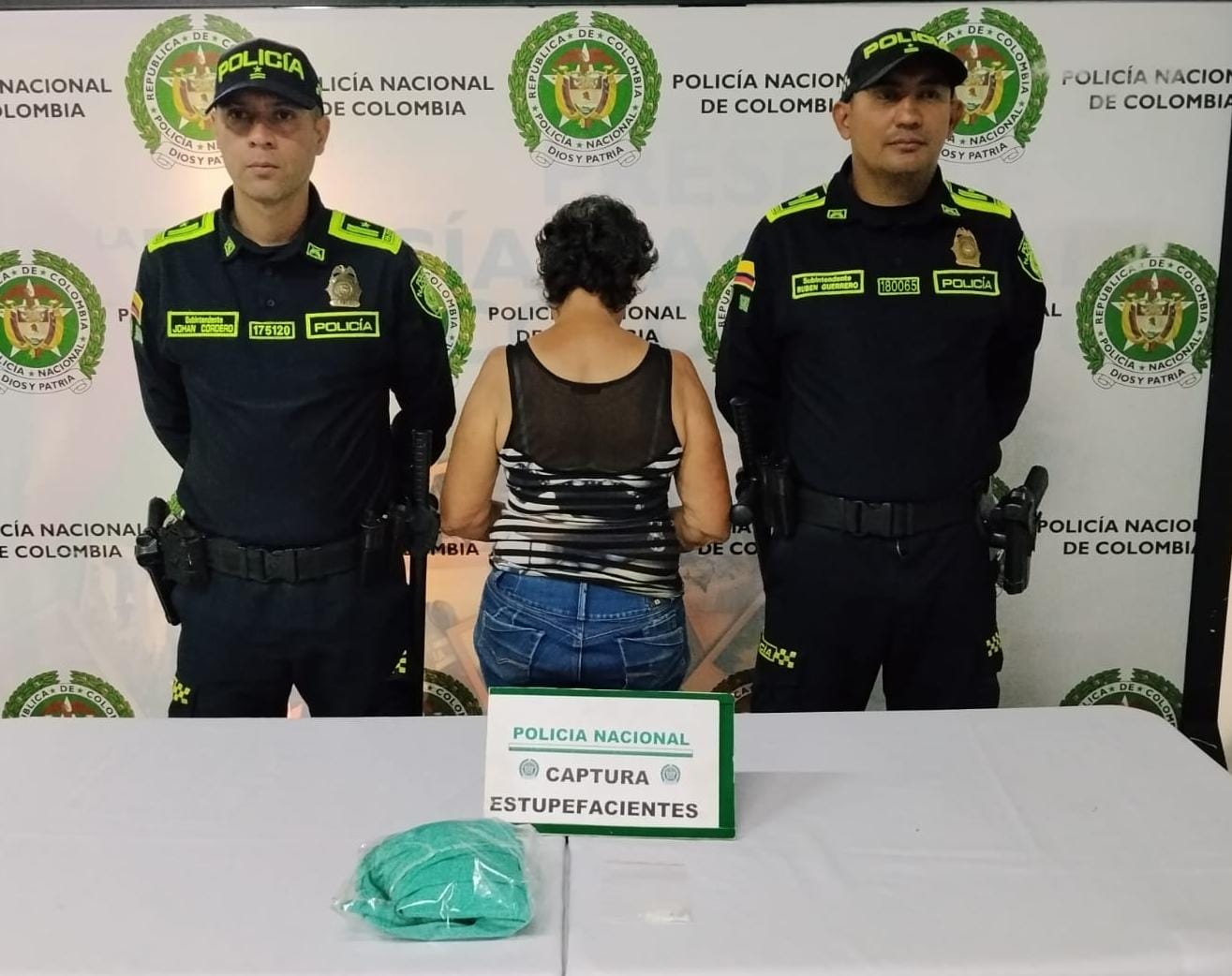 UNA MUJER FUE CAPTURADA CUANDO INTENTABA INGRESAR ESTUPEFACIENTES A LA ESTACIÓN DE POLICÍA DE GIRÓN