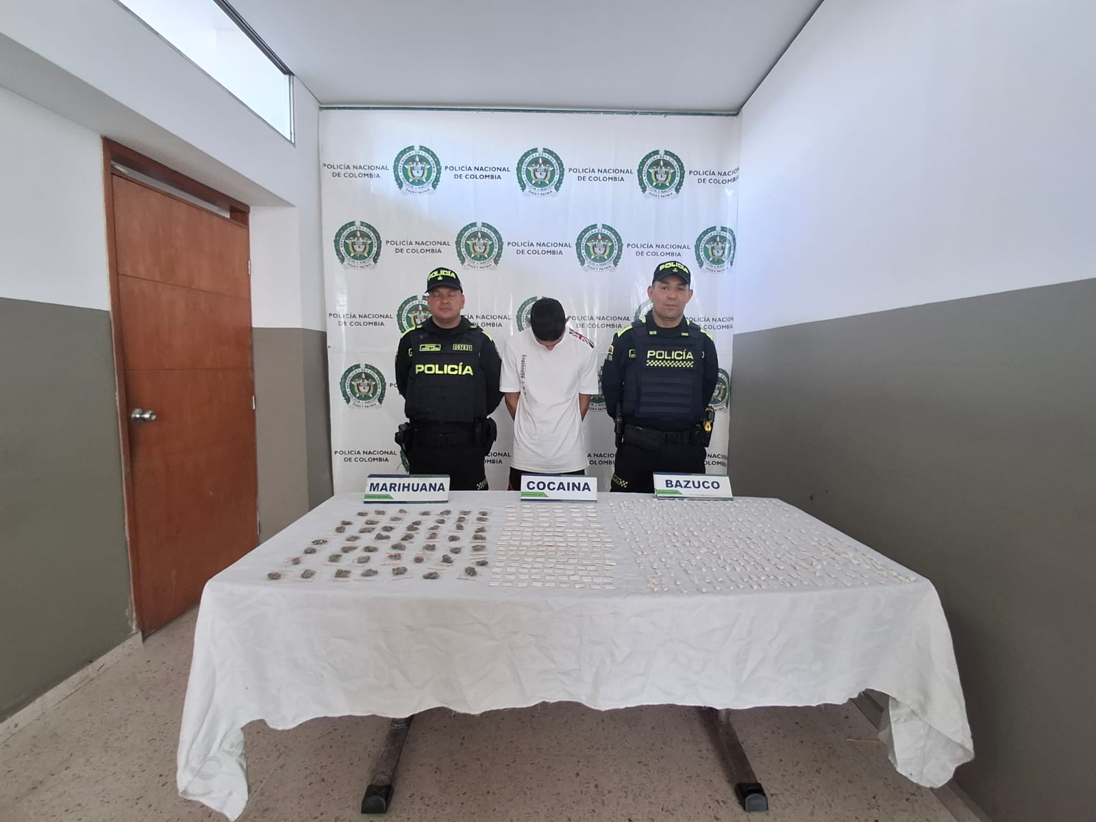 LA POLICÍA NACIONAL CAPTURO A UN HOMBRE CON MÁS DE 600 DOSIS DE ESTUPEFACIENTES EN EL BARRIO EL PABLÓN